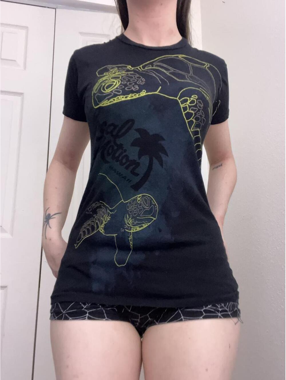 y2k fitted sea turtle graphic top